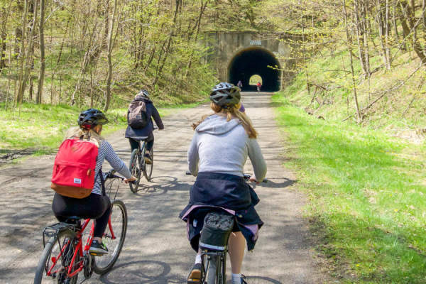 Cyclists entering Borden Tunnel