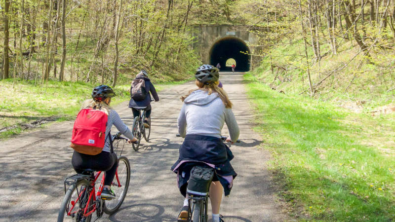 Cyclists entering Borden Tunnel